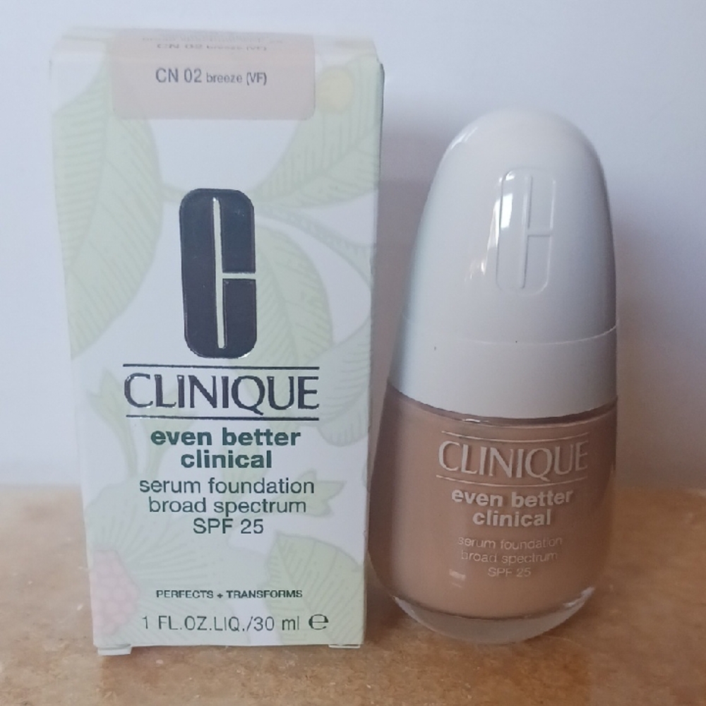 Clinique Even Better Clinical Serum Foundation SPF 25 - Breeze